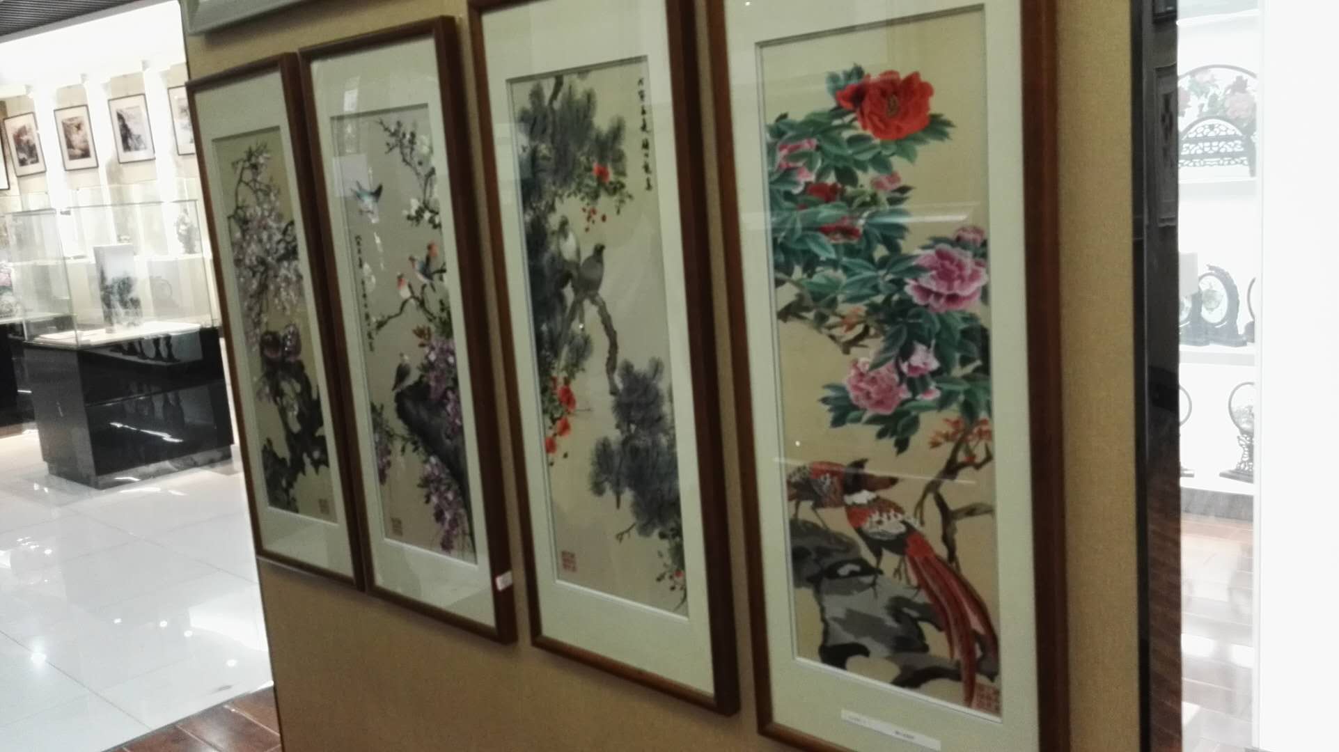 雪峰花開(kāi)·福耀星城 易曉明書(shū)畫(huà)藝術(shù)展暨湖南省工藝美術(shù)品免費(fèi)參觀實(shí)踐活動(dòng)側(cè)記